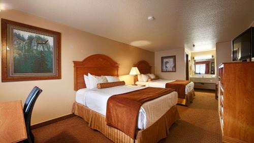 King Room with Two King Beds - Non-Smoking