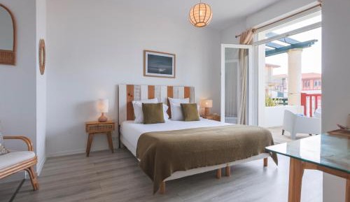 Double Room with Terrace and Lateral Sea View