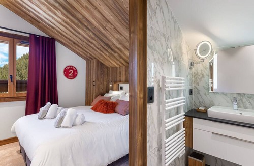 Meribel Apartment | Stunning Duplex Apartment near Morel Chairlift in Méribel, 4 Bedrooms, South-facing Balcony