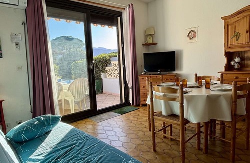 Argeles Plage Apartment | Cozy Studio Cabine for 4 with Terrace, BBQ, Near Beach - Argelès-sur-Mer