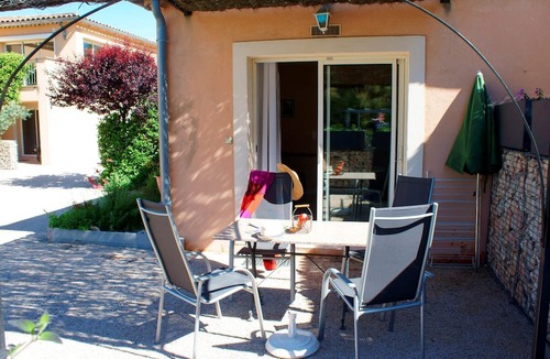 Loriol-du-Comtat Hotel | Apartment in the heart of Vaucluse close to the tourist attractions of Vaucluse