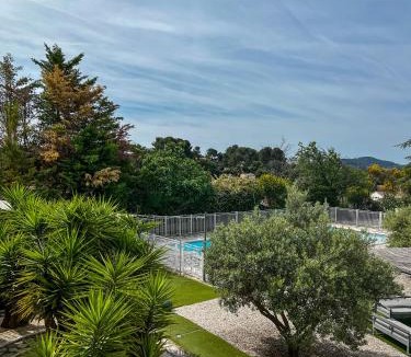 Sainte-Anne du Castellet Hotel | Hôtel Castel Saint Anne