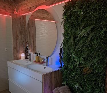 Le Beausset Hotel | Gîtes Mas des rochers - Case bambou avec Spa et piscine