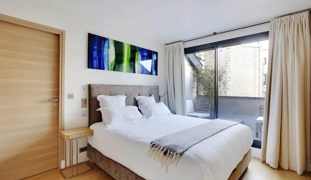 A Stunning 2-BR/2BA with Terraces and A/C
