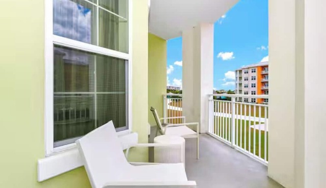 Experience Ultimate Theme Park Haven - Ideal for Group Adventures + Outdoor Pool