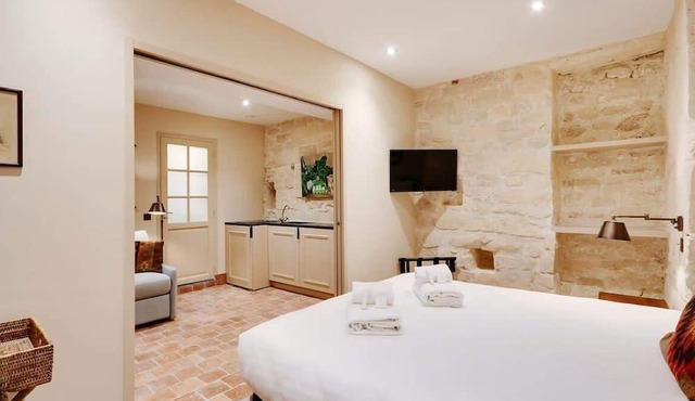 A Picturesque 1-BR in Saint-Germain