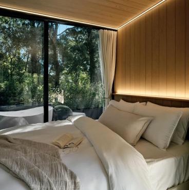 Luxury Mirror Home in Byron Bay Hinterland